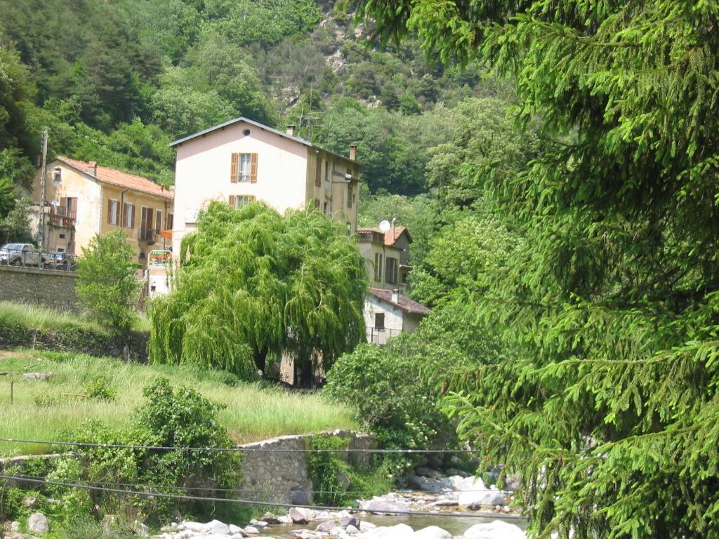 Chambres D'Hotes Le Terminus Fontan Bagian luar foto